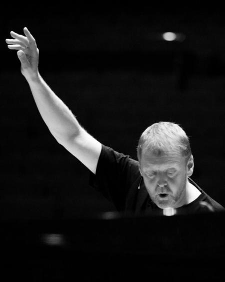 Conductor c Ben Reason