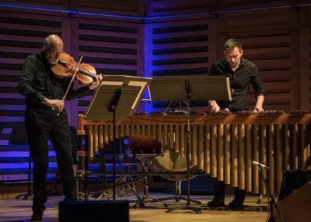 Paul Silverthorne (viola) and Joe Richards (percussion) on stage 