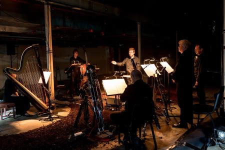 Geoffrey Paterson conducts the world premiere of Cave