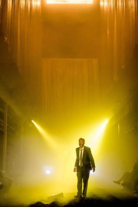 Mark Padmore as Man in Cave  © London Sinfonietta & Royal Opera House, Photo by Manuel Harlan