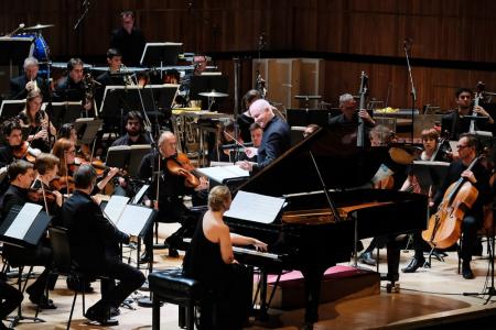 Sir George Benjamin conducts the London Sinfonietta and soloists Tamara Stefanovich at Royal Festival Hall © Mark Allan