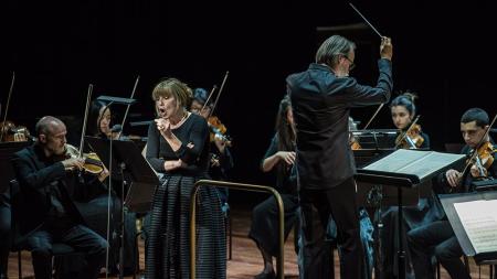 Singer Claire Booth, conductor Ilan Volkov and the London Sinfonietta performing at the Southbank Centre in Long Song of Solitude